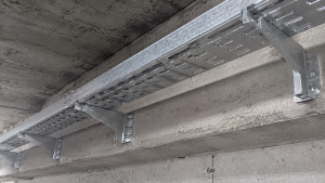 Read more about the article Panduan Lengkap Dudukan Kabel Tray Beton untuk Proyek Industri Modern